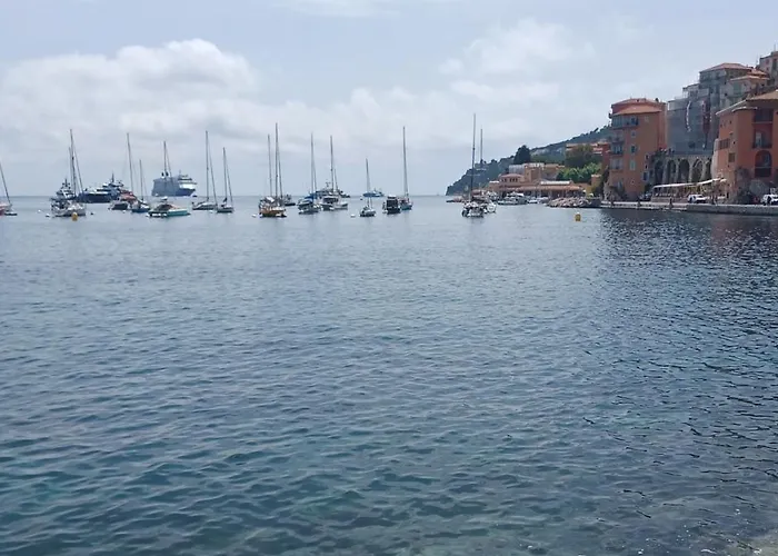 アパート Charming 50m De La *